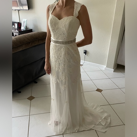 David’s Bridal Wedding Dress - Picture 2 of 8